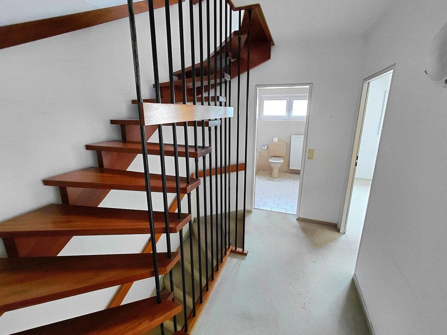 Prodej domu 128 m², pozemek 252 m², Heinrich-Heine-Str. 7, Oestrich-Winkel, Hessen Prodej domu 128 m², pozemek 252 m², Heinrich-Heine-Str. 7, Oestrich-Winkel, Hessen