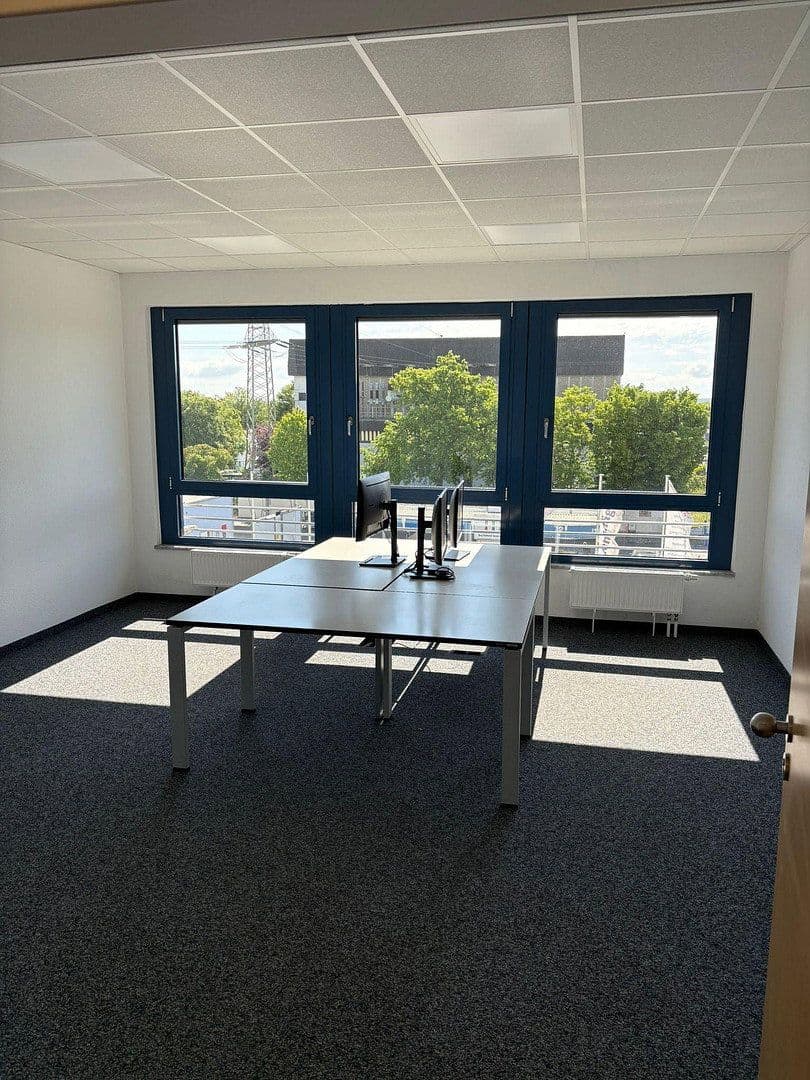 Pronájem kanceláře 50 m², Berner Str. 71, Frankfurt - Nieder-Eschbach, Hessen Pronájem kanceláře 50 m², Berner Str. 71, Frankfurt - Nieder-Eschbach, Hessen
