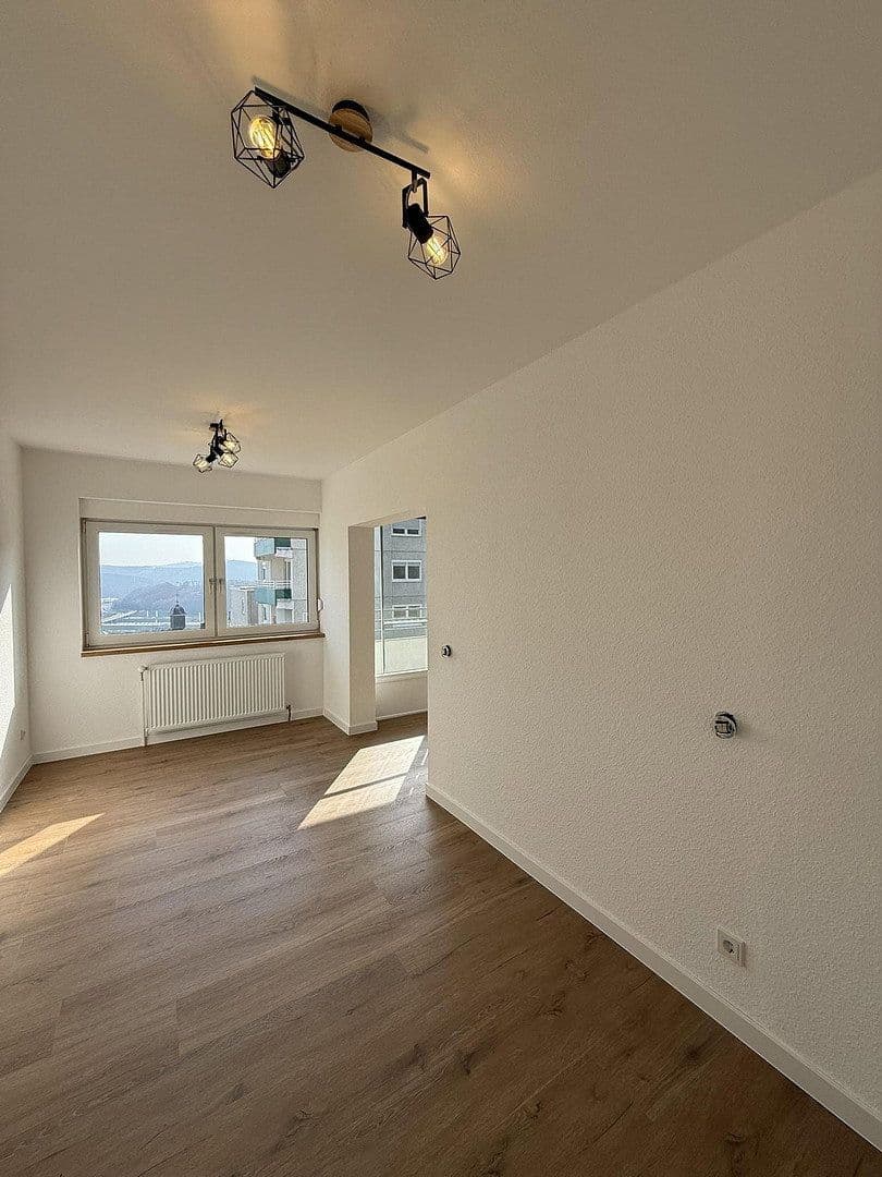 Pronájem bytu 2+1 72 m², Friedrich-Erbert Straße 28, Siegen, Severní Porýní-Vestfálsko Pronájem bytu 2+1 72 m², Friedrich-Erbert Straße 28, Siegen, Severní Porýní-Vestfálsko