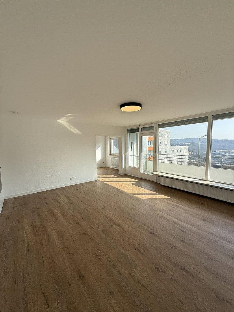 Pronájem bytu 2+1 72 m², Friedrich-Erbert Straße 28, Siegen, Severní Porýní-Vestfálsko Pronájem bytu 2+1 72 m², Friedrich-Erbert Straße 28, Siegen, Severní Porýní-Vestfálsko