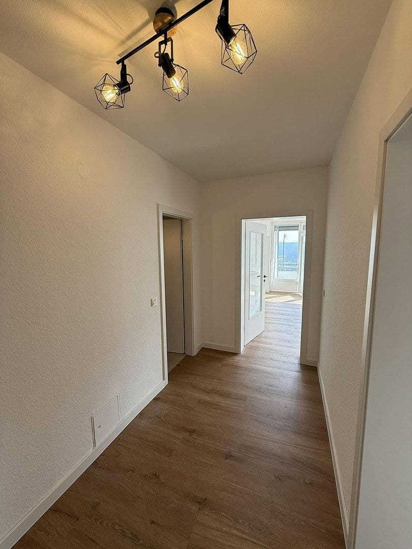 Pronájem bytu 2+1 72 m², Friedrich-Erbert Straße 28, Siegen, Severní Porýní-Vestfálsko Pronájem bytu 2+1 72 m², Friedrich-Erbert Straße 28, Siegen, Severní Porýní-Vestfálsko