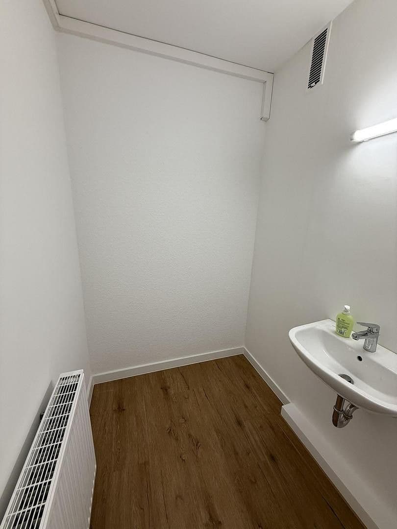 Pronájem bytu 2+1 72 m², Friedrich-Erbert Straße 28, Siegen, Severní Porýní-Vestfálsko Pronájem bytu 2+1 72 m², Friedrich-Erbert Straße 28, Siegen, Severní Porýní-Vestfálsko