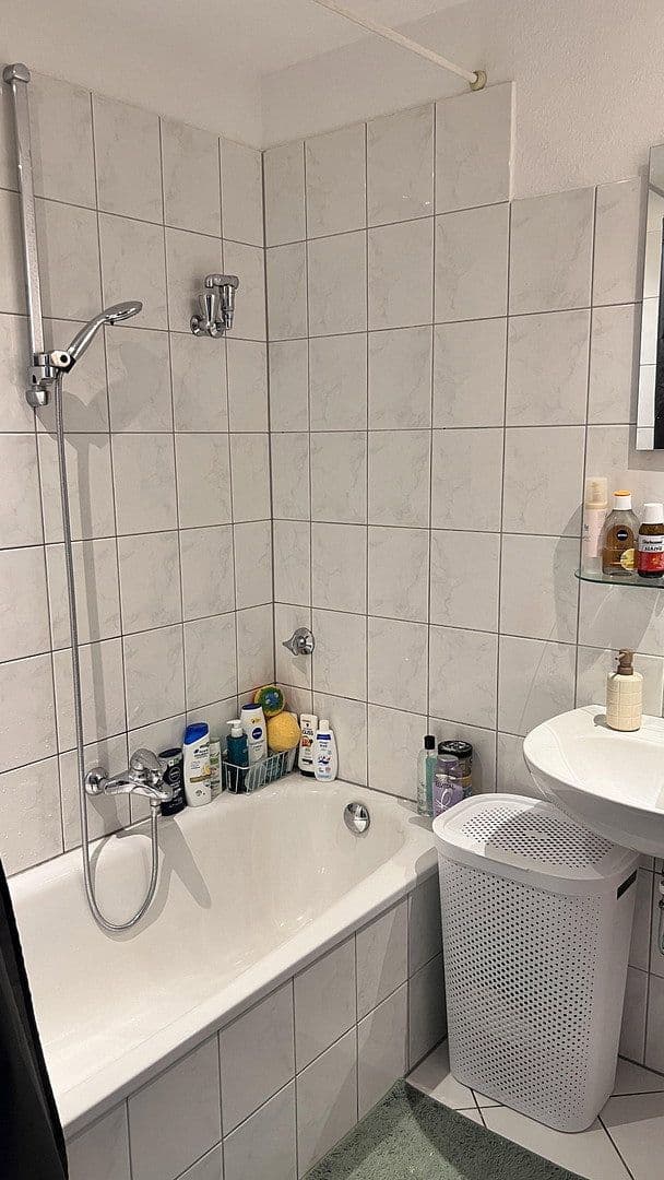 Pronájem bytu 3+1 79 m², Niederdonker Str. 9, Düsseldorf, Severní Porýní-Vestfálsko Pronájem bytu 3+1 79 m², Niederdonker Str. 9, Düsseldorf, Severní Porýní-Vestfálsko