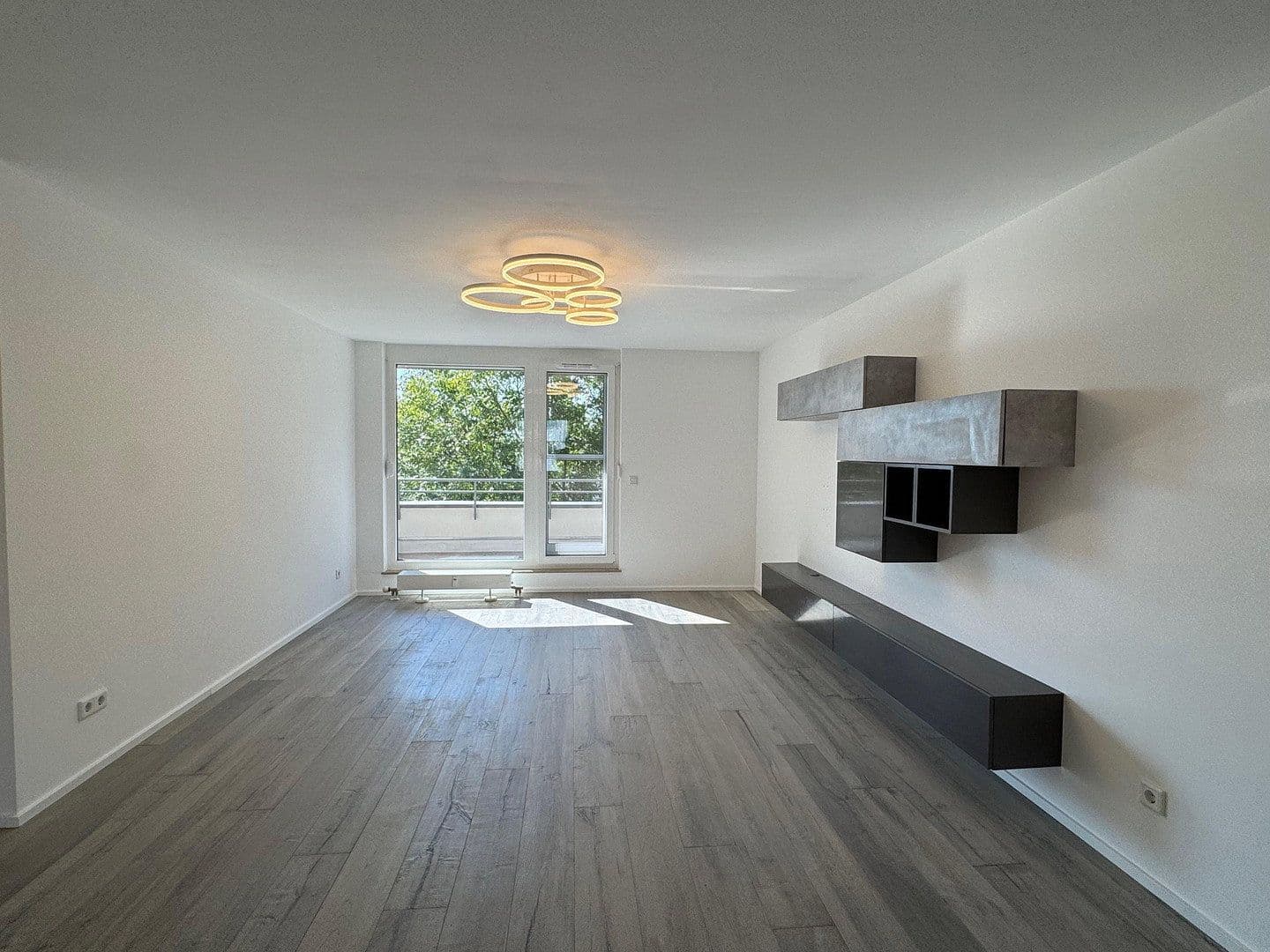 Prodej bytu 4+1 91 m², Konrad-Adenauer-Straße 2/1, Weinheim, Bádensko-Württembersko Prodej bytu 4+1 91 m², Konrad-Adenauer-Straße 2/1, Weinheim, Bádensko-Württembersko