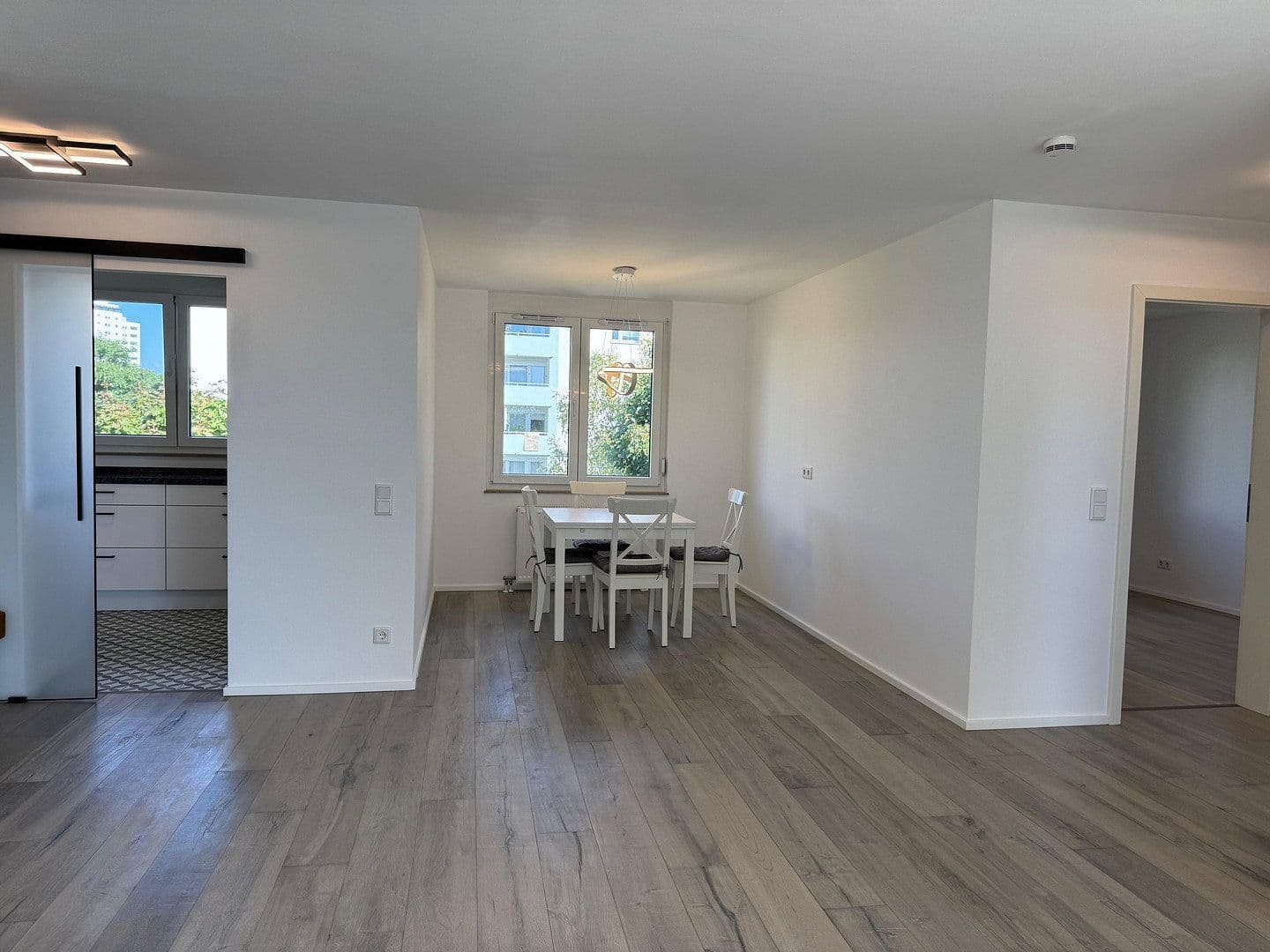 Prodej bytu 4+1 91 m², Konrad-Adenauer-Straße 2/1, Weinheim, Bádensko-Württembersko Prodej bytu 4+1 91 m², Konrad-Adenauer-Straße 2/1, Weinheim, Bádensko-Württembersko