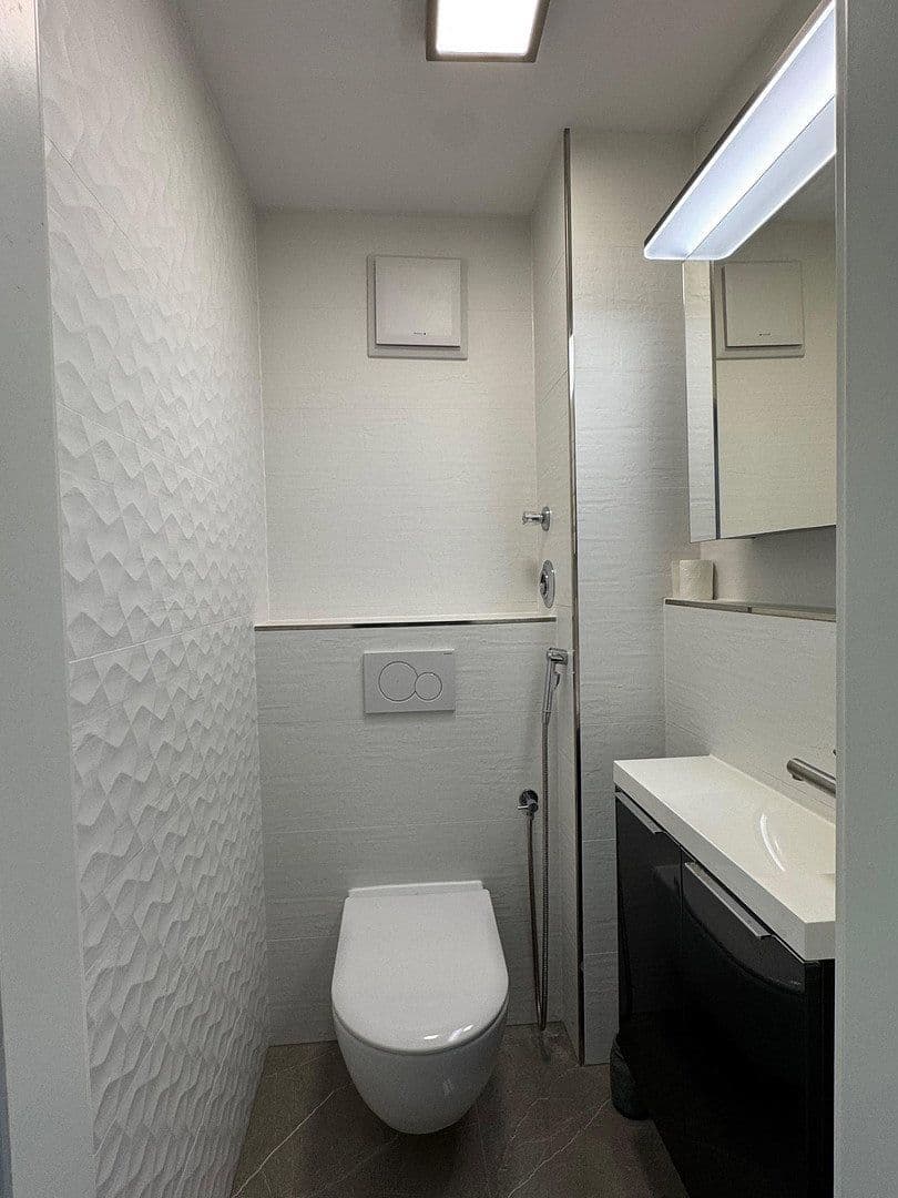 Prodej bytu 4+1 91 m², Konrad-Adenauer-Straße 2/1, Weinheim, Bádensko-Württembersko Prodej bytu 4+1 91 m², Konrad-Adenauer-Straße 2/1, Weinheim, Bádensko-Württembersko