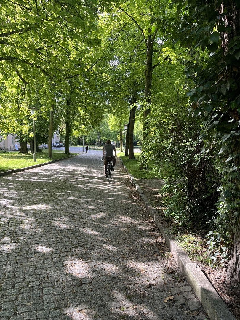 Prodej pozemku 1.421 m², Berlin, Berlín Prodej pozemku 1.421 m², Berlin, Berlín