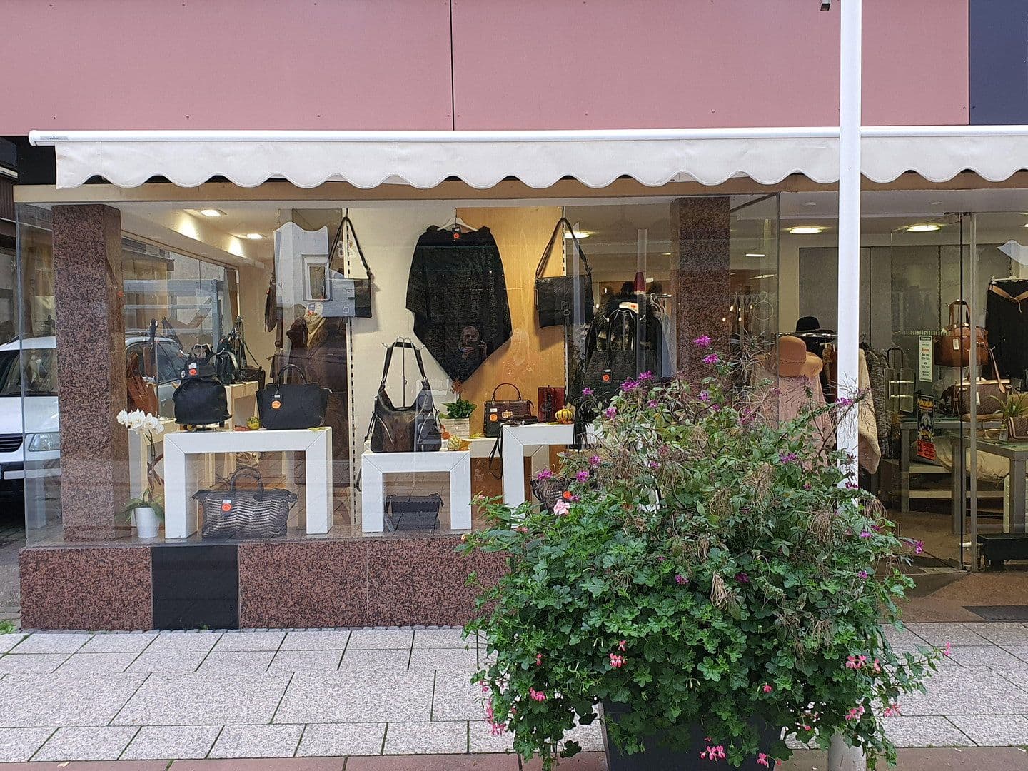 Pronájem nebytového prostoru 85 m², Wilhelmstr. 23, Bad Wildbad, Bádensko-Württembersko Pronájem nebytového prostoru 85 m², Wilhelmstr. 23, Bad Wildbad, Bádensko-Württembersko