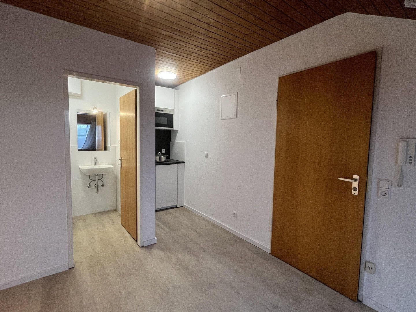 Pronájem bytu 1+1 17 m², Mühlstrasse 50, Nürtingen, Bádensko-Württembersko Pronájem bytu 1+1 17 m², Mühlstrasse 50, Nürtingen, Bádensko-Württembersko