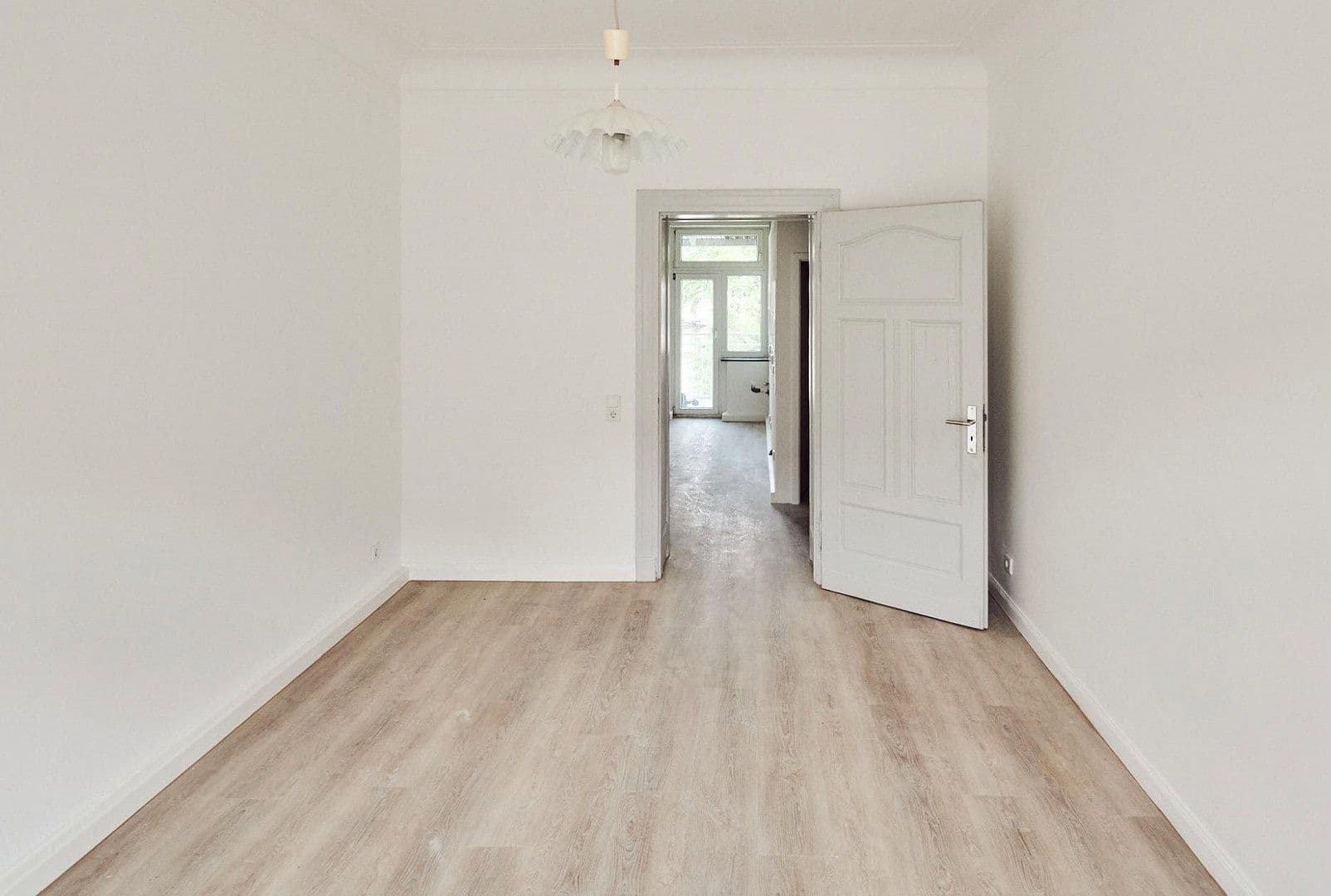 Pronájem bytu 3+kk 96 m², Düsseldorf, Severní Porýní-Vestfálsko Pronájem bytu 3+kk 96 m², Düsseldorf, Severní Porýní-Vestfálsko
