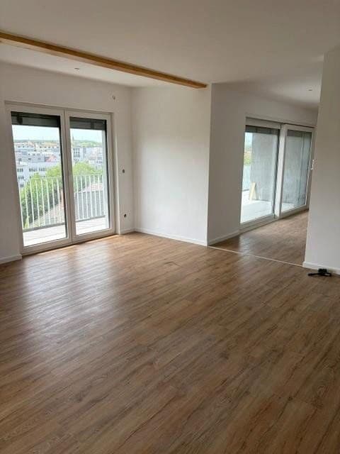 Pronájem bytu 5+1 149 m², Nürtingen, Bádensko-Württembersko Pronájem bytu 5+1 149 m², Nürtingen, Bádensko-Württembersko