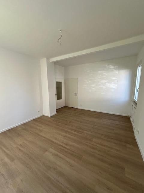 Pronájem bytu 3+1 83 m², Waldstromerstr. 18, Nürnberg, Bavorsko Pronájem bytu 3+1 83 m², Waldstromerstr. 18, Nürnberg, Bavorsko
