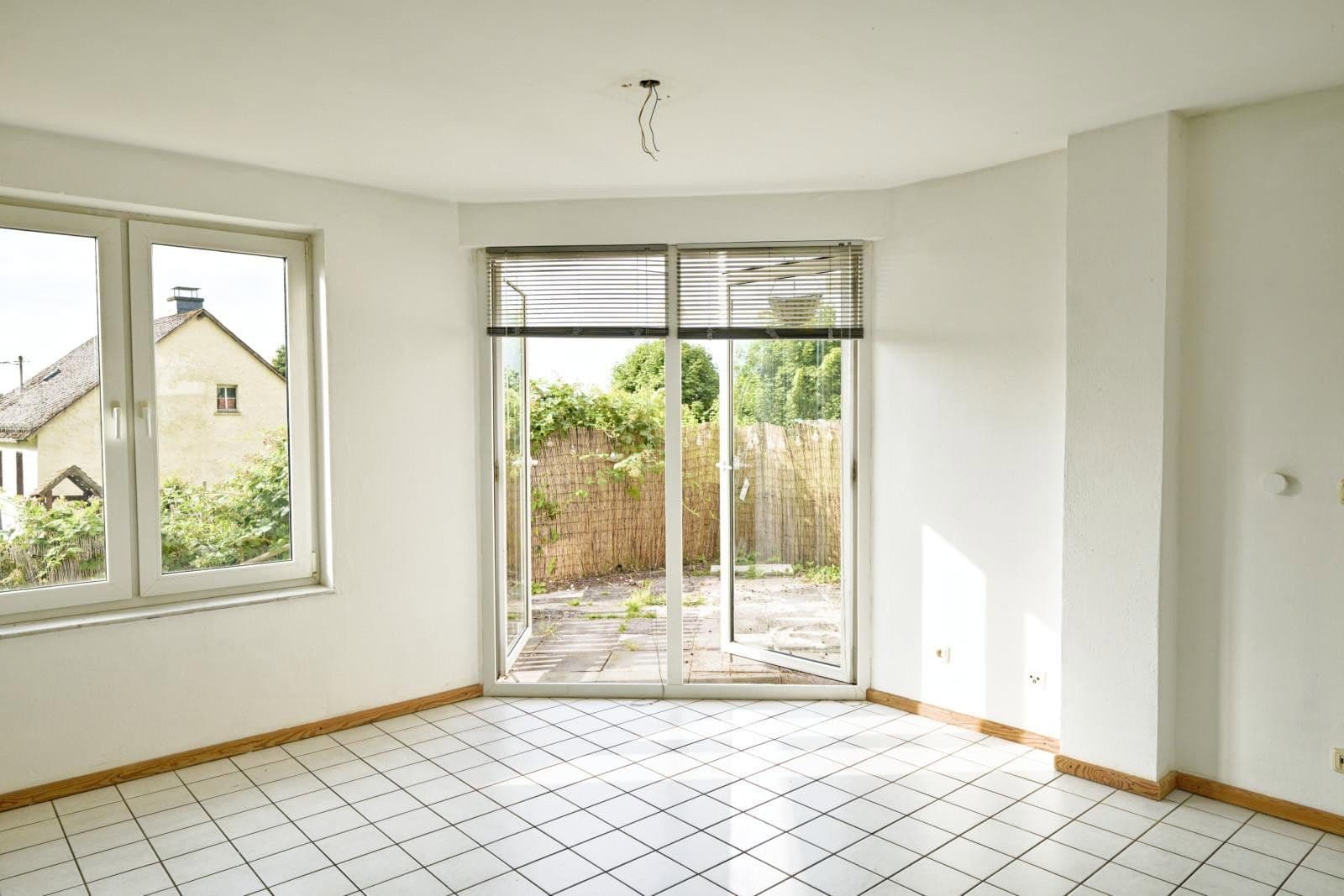 Prodej domu 107 m², pozemek 332 m², Mehren, Porýní-Falc Prodej domu 107 m², pozemek 332 m², Mehren, Porýní-Falc