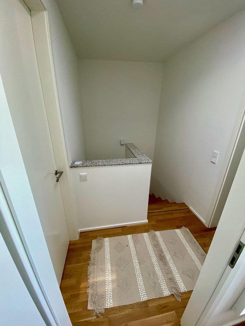 Pronájem domu 139 m², pozemek 122 m², Rotkehlchenweg 134, Wiesbaden, Hessen Pronájem domu 139 m², pozemek 122 m², Rotkehlchenweg 134, Wiesbaden, Hessen