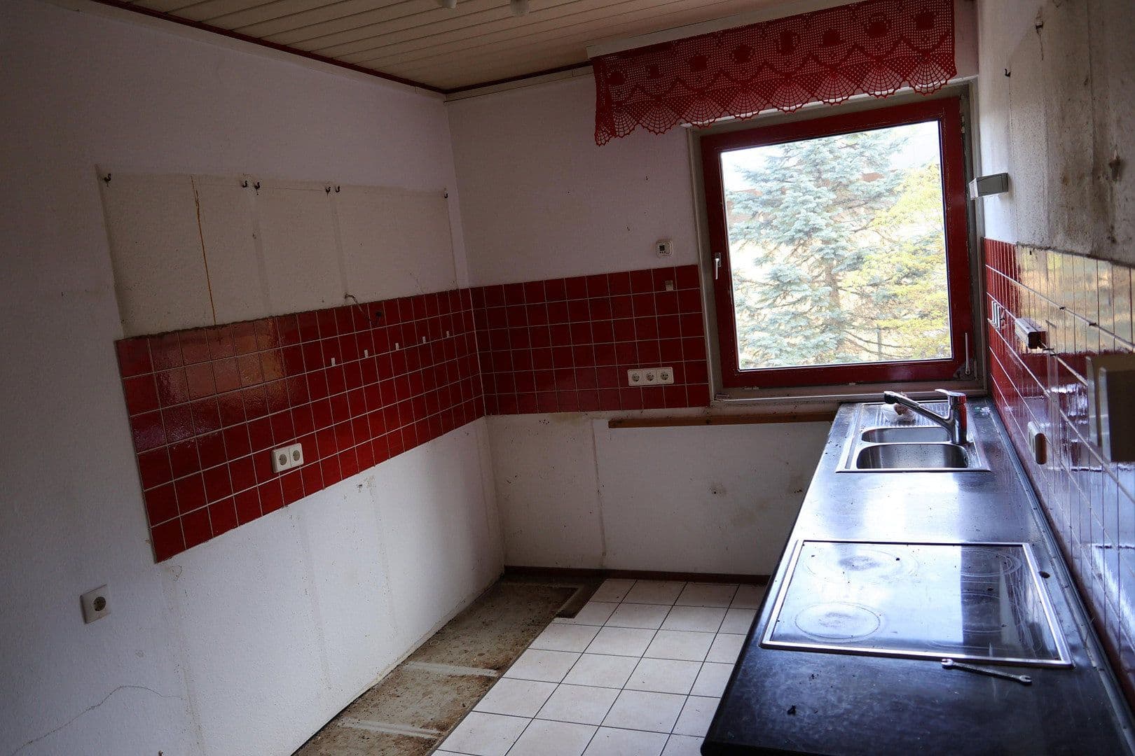 Prodej domu 165 m², pozemek 2.604 m², Moselstrasse 21, Dormagen, Severní Porýní-Vestfálsko Prodej domu 165 m², pozemek 2.604 m², Moselstrasse 21, Dormagen, Severní Porýní-Vestfálsko