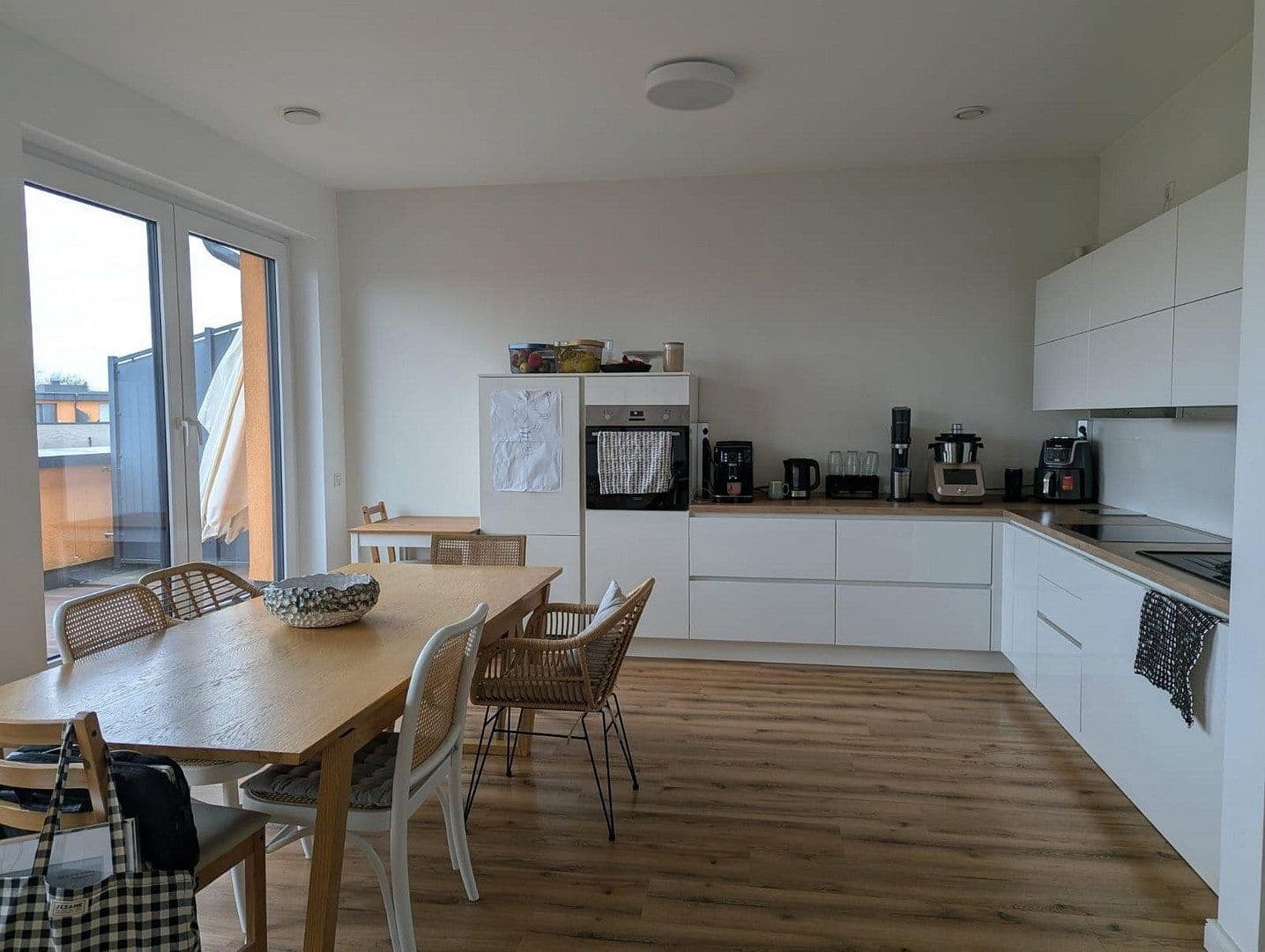 Pronájem bytu 4+1 110 m², Prinz-Ferdiand-Str. 142, Krefeld, Severní Porýní-Vestfálsko Pronájem bytu 4+1 110 m², Prinz-Ferdiand-Str. 142, Krefeld, Severní Porýní-Vestfálsko
