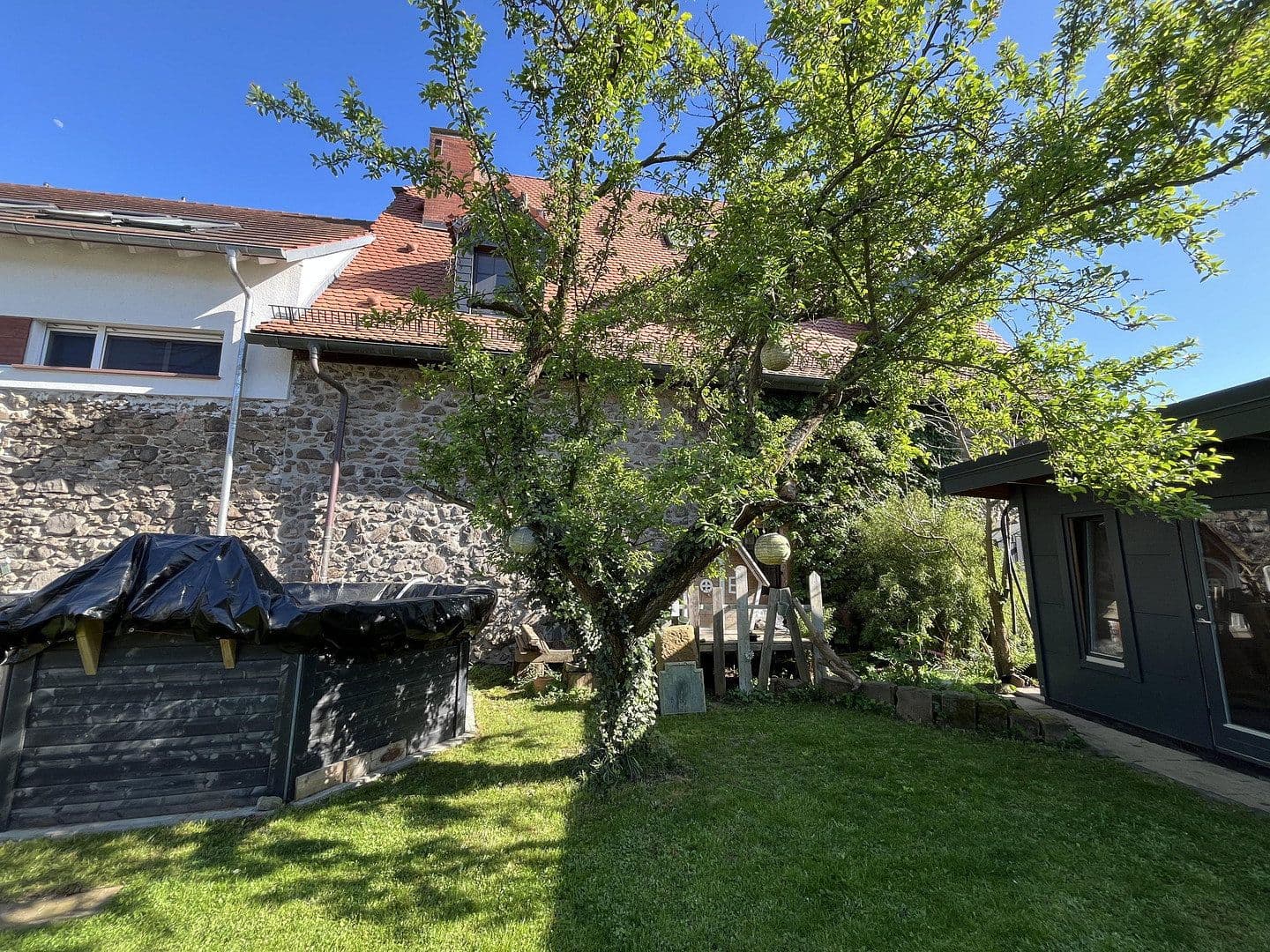 Prodej domu 150 m², pozemek 380 m², Frankfurt, Hessen Prodej domu 150 m², pozemek 380 m², Frankfurt, Hessen