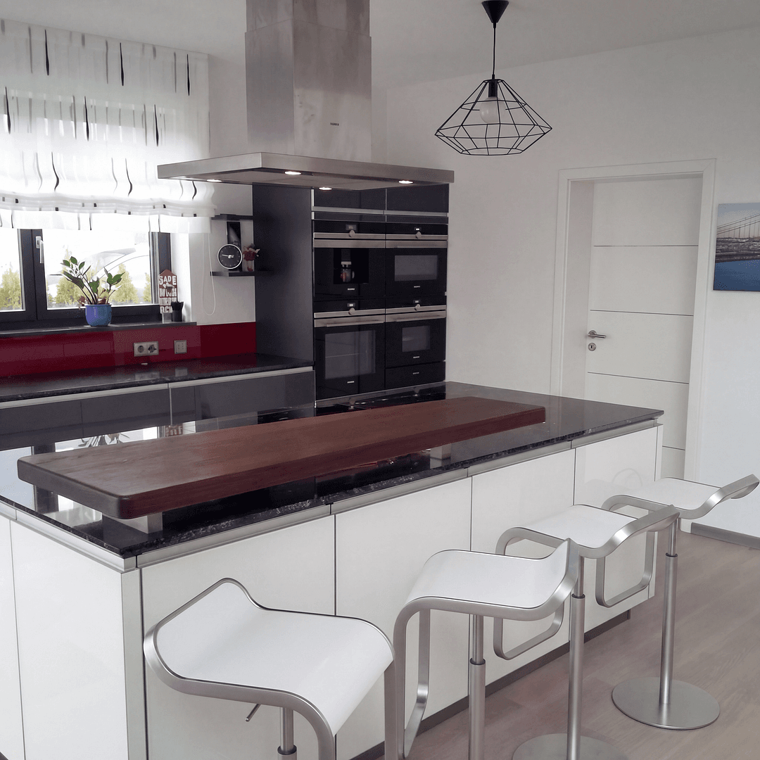 Prodej domu 220 m², pozemek 600 m², Kleines Wiesental, Bádensko-Württembersko Prodej domu 220 m², pozemek 600 m², Kleines Wiesental, Bádensko-Württembersko