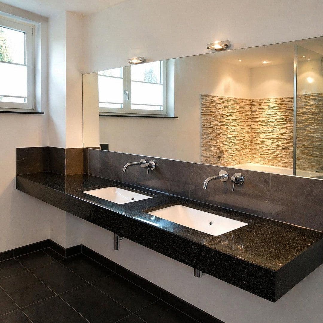 Prodej domu 220 m², pozemek 600 m², Kleines Wiesental, Bádensko-Württembersko Prodej domu 220 m², pozemek 600 m², Kleines Wiesental, Bádensko-Württembersko