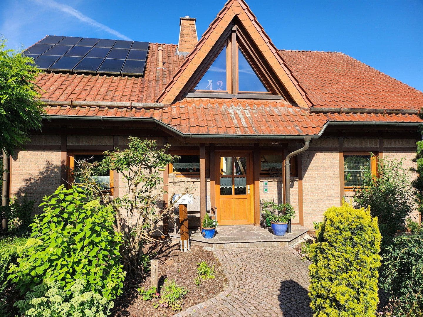 Prodej domu 240 m², pozemek 767 m², Schlotheimer Strasse 42, Hessisch Lichtenau, Hessen Prodej domu 240 m², pozemek 767 m², Schlotheimer Strasse 42, Hessisch Lichtenau, Hessen