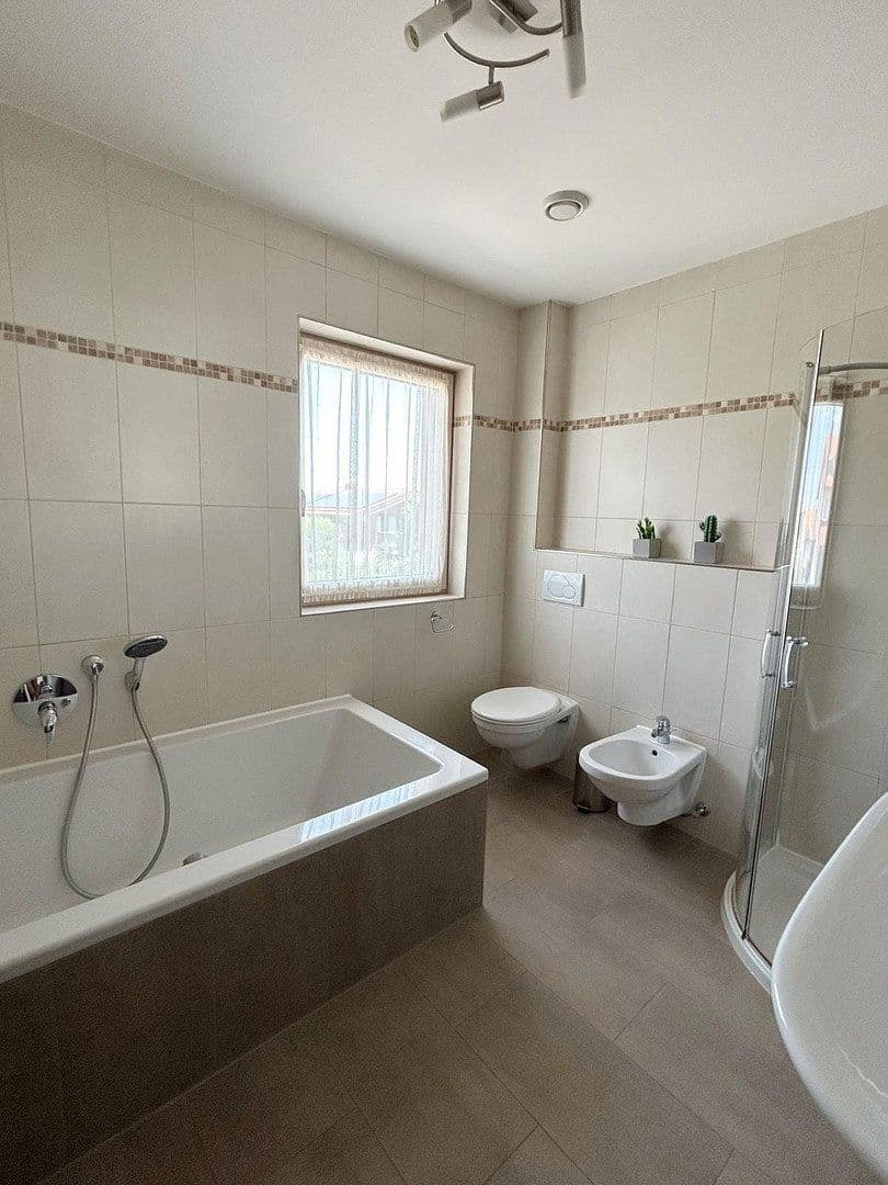 Prodej domu 165 m², pozemek 348 m², Sauerlach, Bavorsko Prodej domu 165 m², pozemek 348 m², Sauerlach, Bavorsko