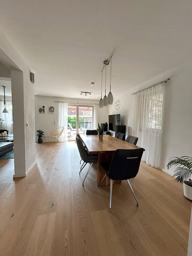 Prodej domu 165 m², pozemek 348 m², Sauerlach, Bavorsko Prodej domu 165 m², pozemek 348 m², Sauerlach, Bavorsko