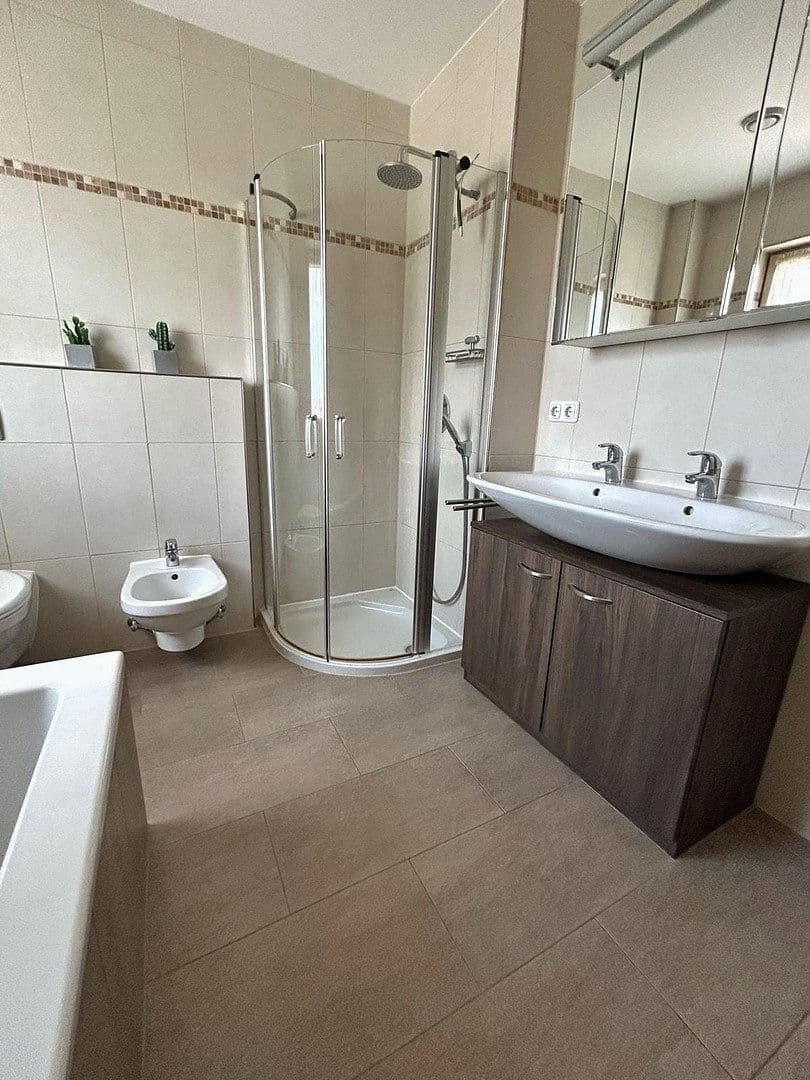 Prodej domu 165 m², pozemek 348 m², Sauerlach, Bavorsko Prodej domu 165 m², pozemek 348 m², Sauerlach, Bavorsko