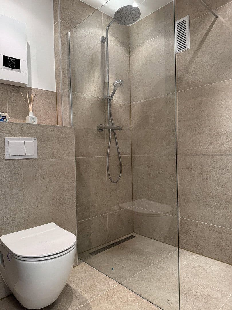 Pronájem bytu 3+1 90 m², Rheinallee 137, Düsseldorf, Severní Porýní-Vestfálsko Pronájem bytu 3+1 90 m², Rheinallee 137, Düsseldorf, Severní Porýní-Vestfálsko