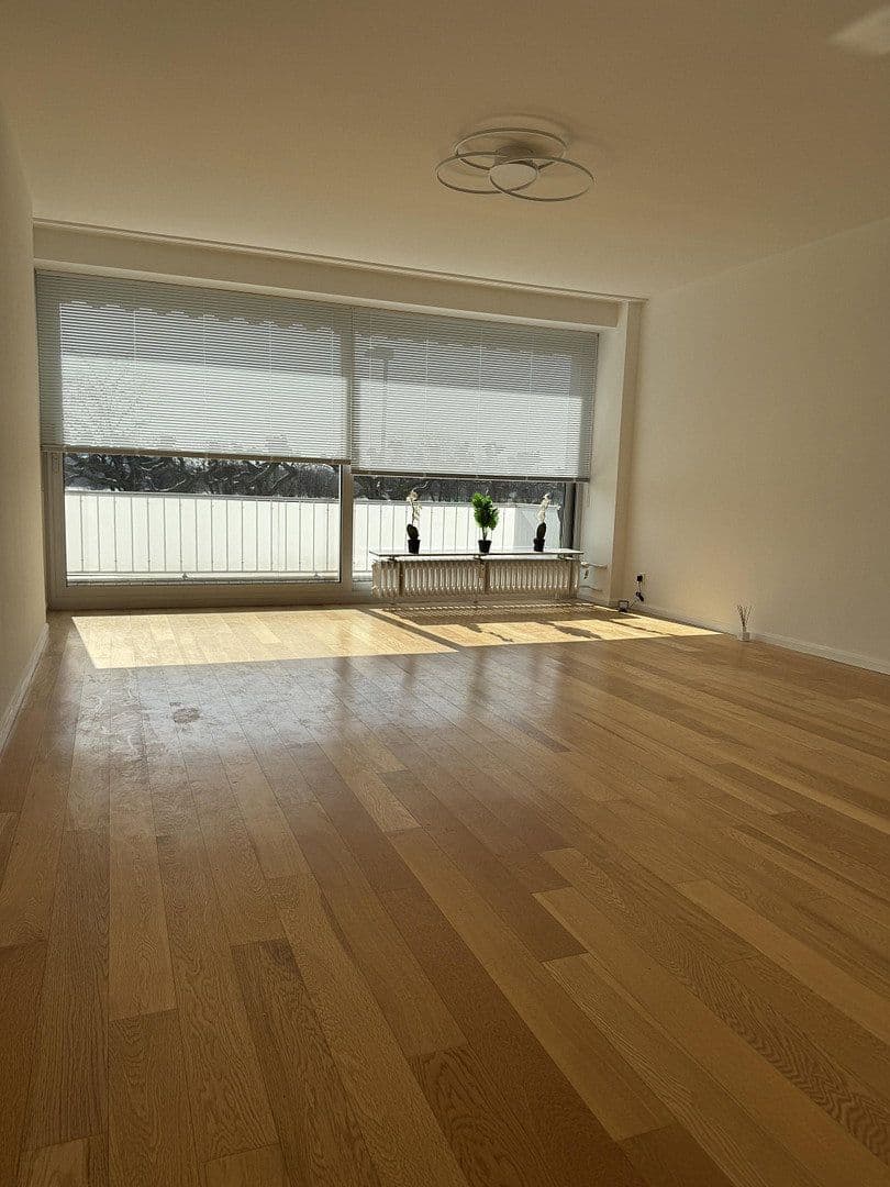 Pronájem bytu 3+1 90 m², Rheinallee 137, Düsseldorf, Severní Porýní-Vestfálsko Pronájem bytu 3+1 90 m², Rheinallee 137, Düsseldorf, Severní Porýní-Vestfálsko