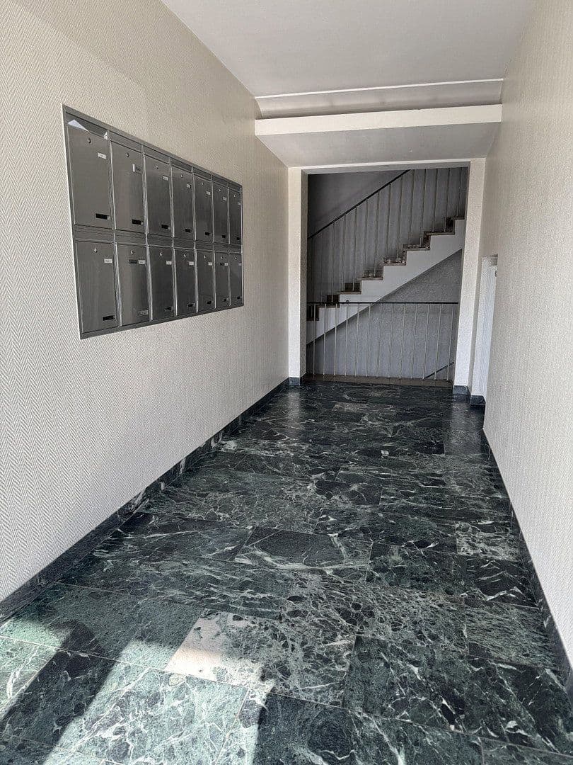 Pronájem bytu 3+1 90 m², Rheinallee 137, Düsseldorf, Severní Porýní-Vestfálsko Pronájem bytu 3+1 90 m², Rheinallee 137, Düsseldorf, Severní Porýní-Vestfálsko