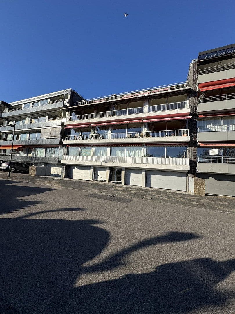 Pronájem bytu 3+1 90 m², Rheinallee 137, Düsseldorf, Severní Porýní-Vestfálsko Pronájem bytu 3+1 90 m², Rheinallee 137, Düsseldorf, Severní Porýní-Vestfálsko