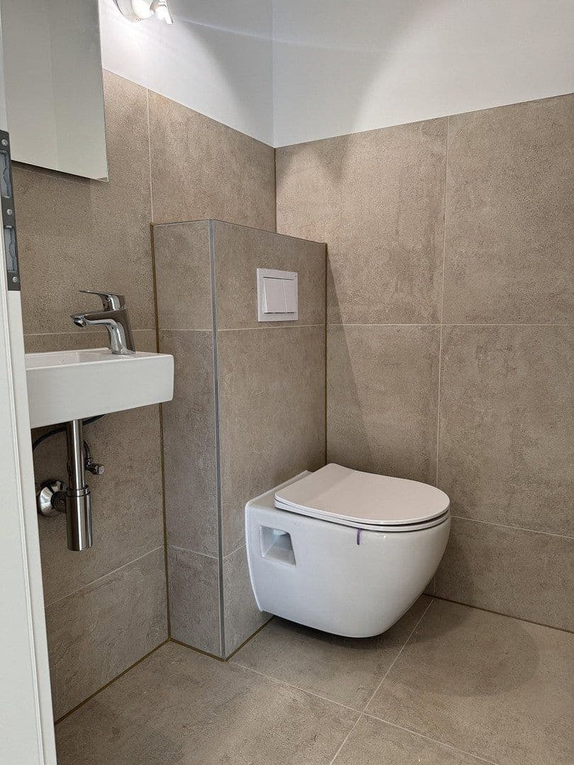 Pronájem bytu 3+1 90 m², Rheinallee 137, Düsseldorf, Severní Porýní-Vestfálsko Pronájem bytu 3+1 90 m², Rheinallee 137, Düsseldorf, Severní Porýní-Vestfálsko