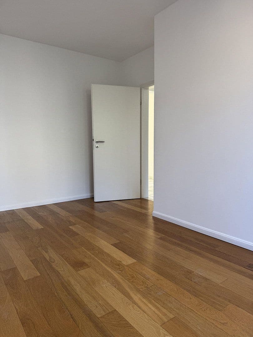 Pronájem bytu 3+1 90 m², Rheinallee 137, Düsseldorf, Severní Porýní-Vestfálsko Pronájem bytu 3+1 90 m², Rheinallee 137, Düsseldorf, Severní Porýní-Vestfálsko