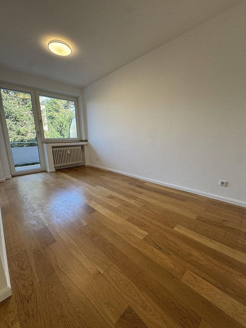 Pronájem bytu 3+1 90 m², Rheinallee 137, Düsseldorf, Severní Porýní-Vestfálsko Pronájem bytu 3+1 90 m², Rheinallee 137, Düsseldorf, Severní Porýní-Vestfálsko