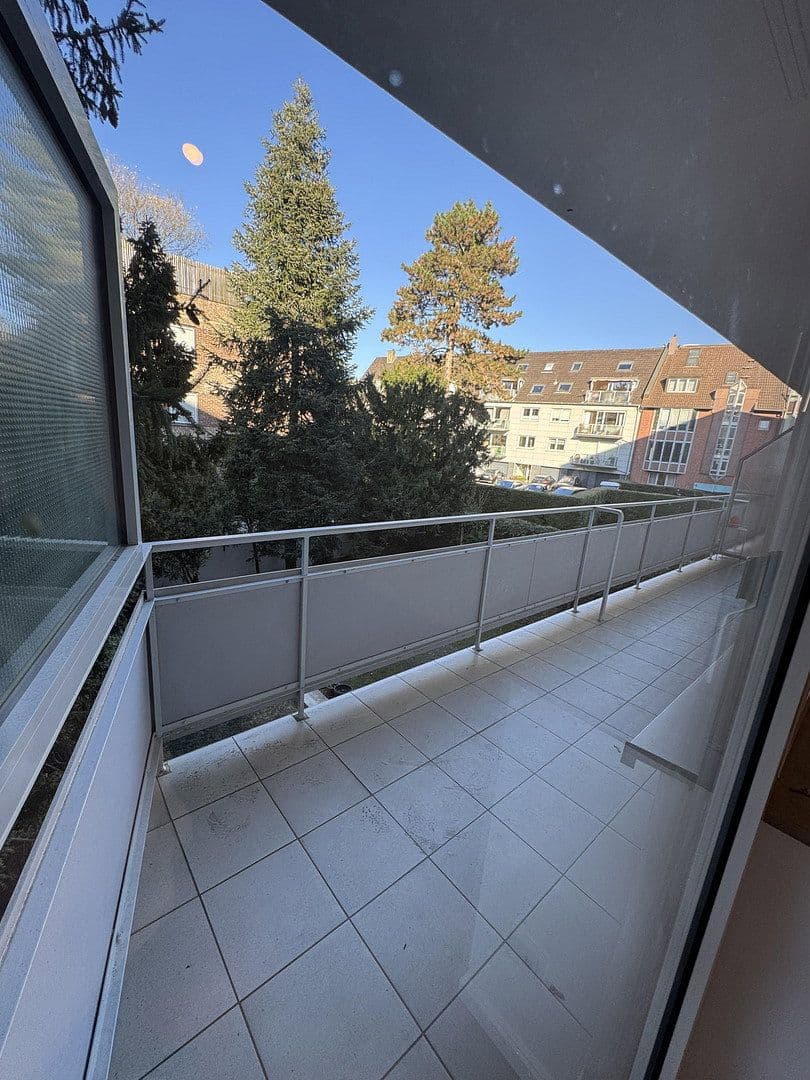 Pronájem bytu 3+1 90 m², Rheinallee 137, Düsseldorf, Severní Porýní-Vestfálsko Pronájem bytu 3+1 90 m², Rheinallee 137, Düsseldorf, Severní Porýní-Vestfálsko