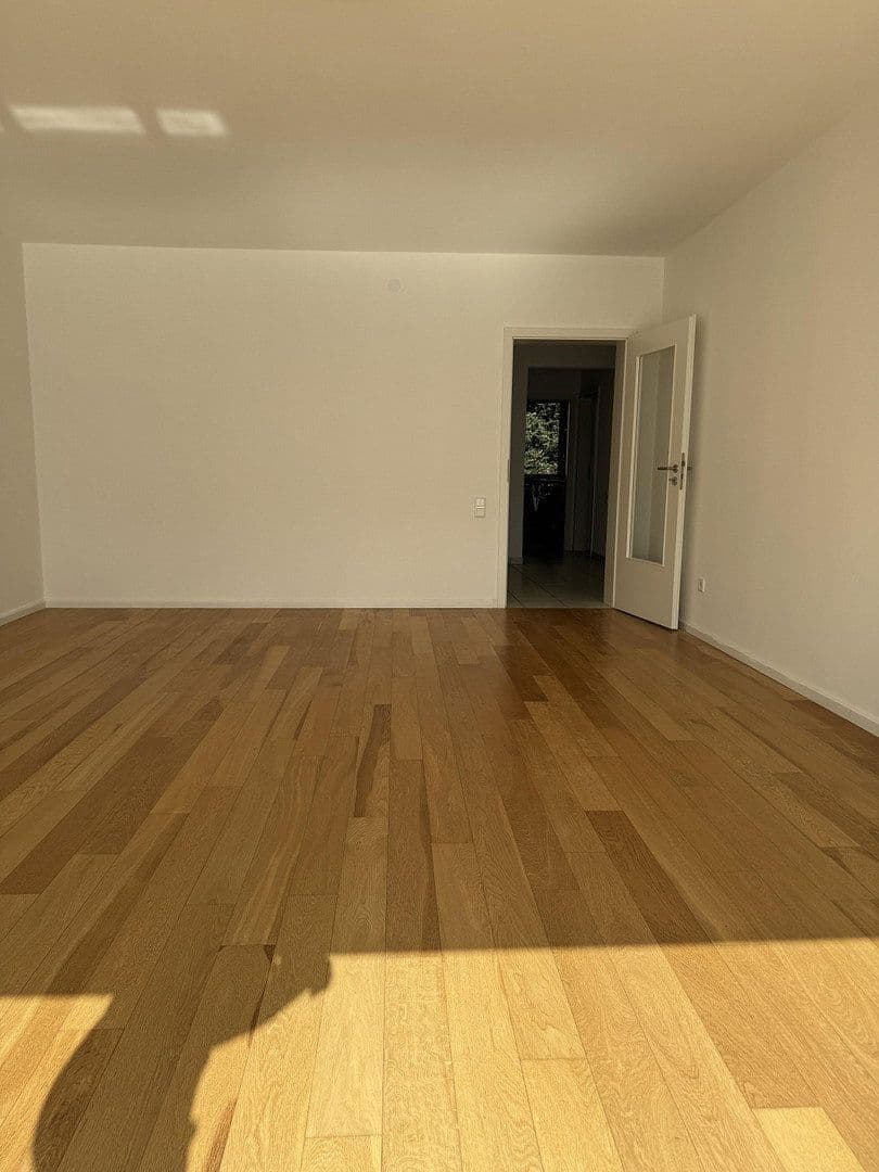Pronájem bytu 3+1 90 m², Rheinallee 137, Düsseldorf, Severní Porýní-Vestfálsko Pronájem bytu 3+1 90 m², Rheinallee 137, Düsseldorf, Severní Porýní-Vestfálsko