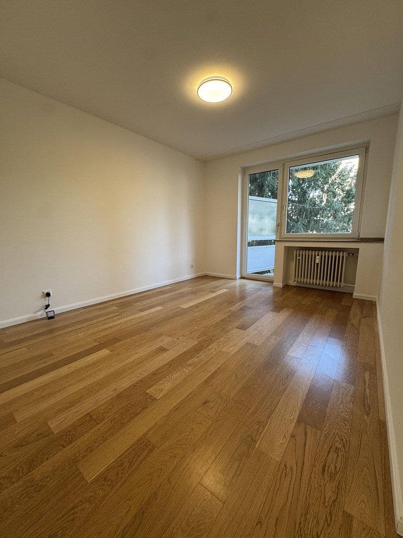 Pronájem bytu 3+1 90 m², Rheinallee 137, Düsseldorf, Severní Porýní-Vestfálsko Pronájem bytu 3+1 90 m², Rheinallee 137, Düsseldorf, Severní Porýní-Vestfálsko