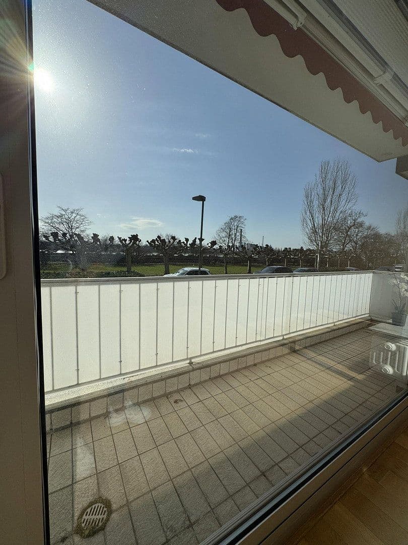 Pronájem bytu 3+1 90 m², Rheinallee 137, Düsseldorf, Severní Porýní-Vestfálsko Pronájem bytu 3+1 90 m², Rheinallee 137, Düsseldorf, Severní Porýní-Vestfálsko