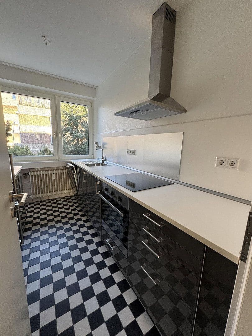 Pronájem bytu 3+1 90 m², Rheinallee 137, Düsseldorf, Severní Porýní-Vestfálsko Pronájem bytu 3+1 90 m², Rheinallee 137, Düsseldorf, Severní Porýní-Vestfálsko