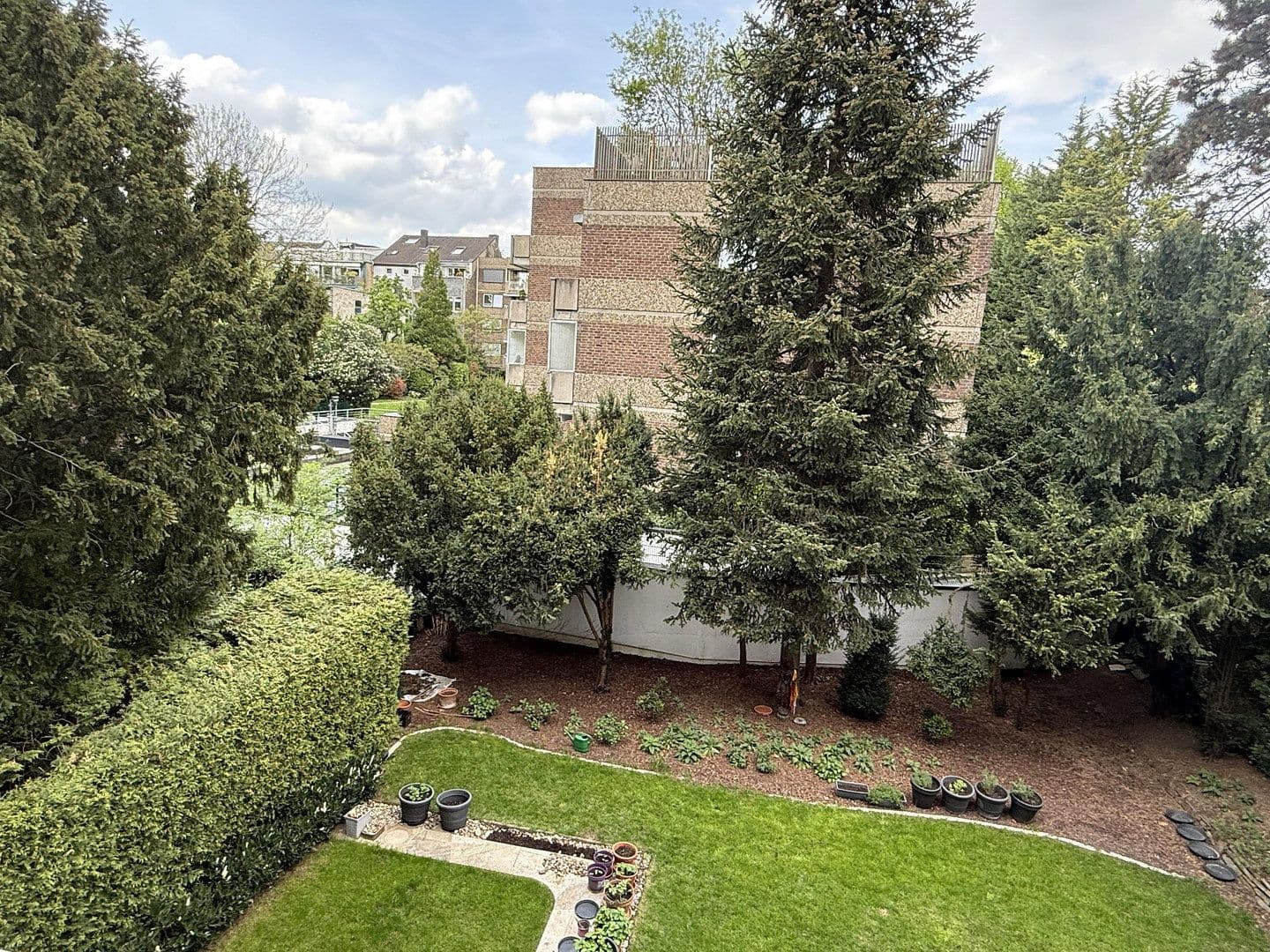 Pronájem bytu 3+1 90 m², Rheinallee 137, Düsseldorf, Severní Porýní-Vestfálsko Pronájem bytu 3+1 90 m², Rheinallee 137, Düsseldorf, Severní Porýní-Vestfálsko