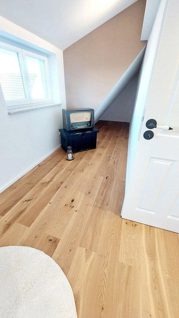 Pronájem bytu 4+1 130 m², Göppingen, Bádensko-Württembersko Pronájem bytu 4+1 130 m², Göppingen, Bádensko-Württembersko
