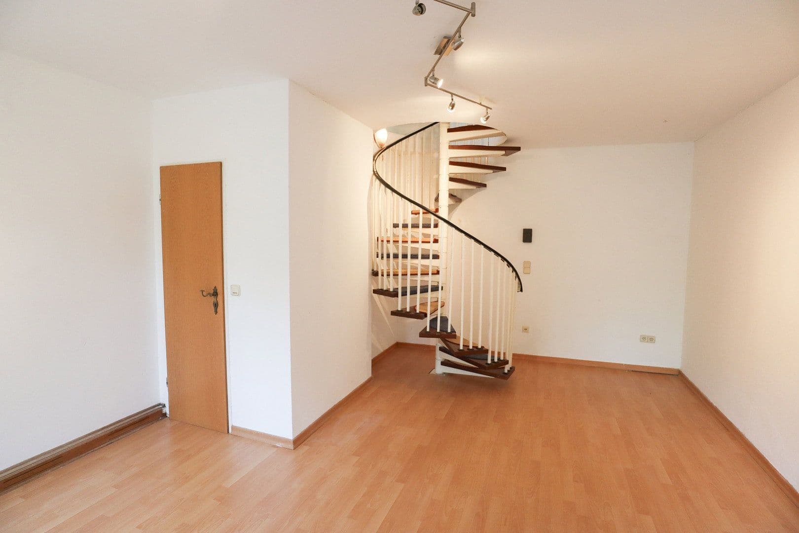 Prodej bytu 2+1 69 m², Ostpreussendamm 47a, Berlin, Berlín Prodej bytu 2+1 69 m², Ostpreussendamm 47a, Berlin, Berlín