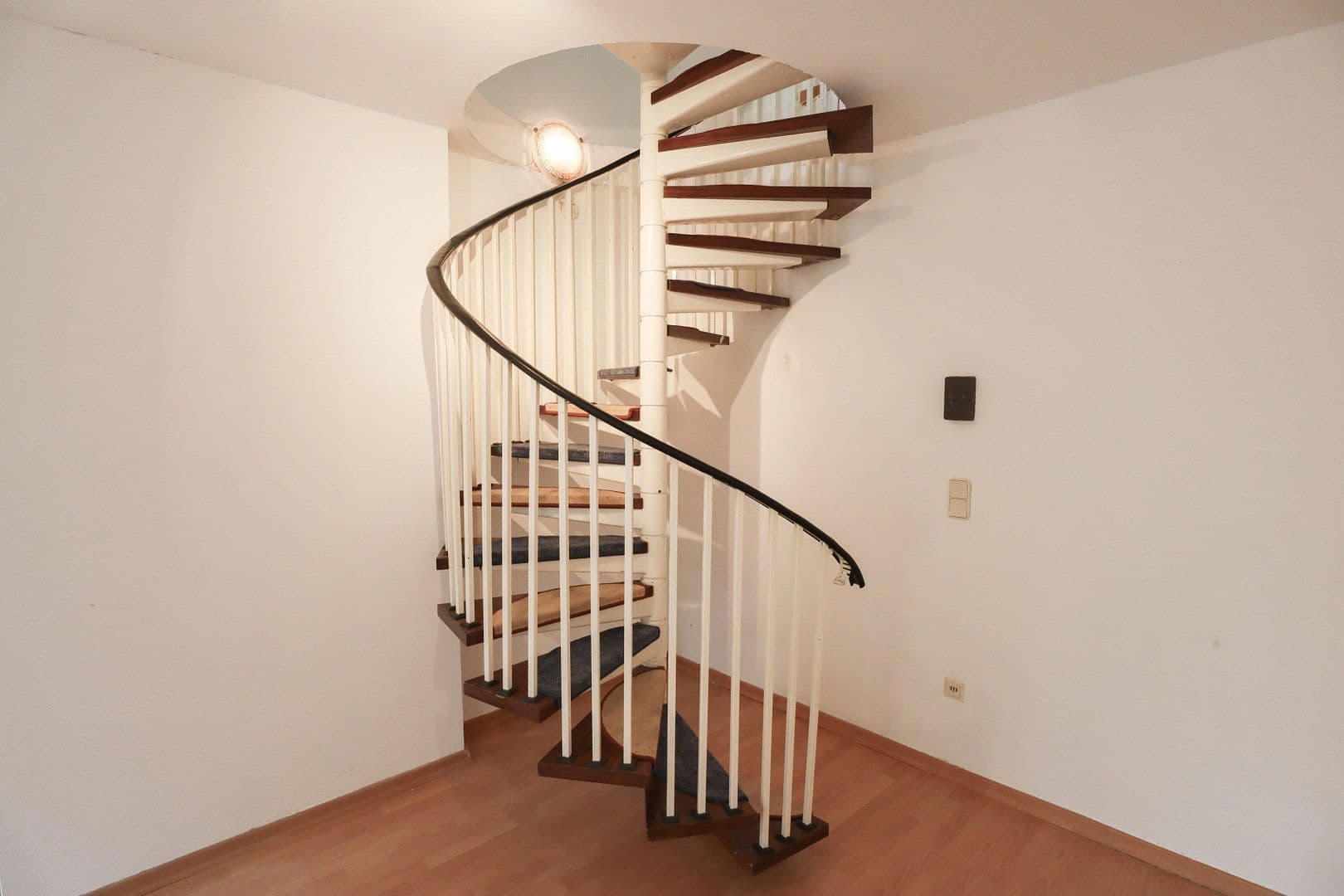 Prodej bytu 2+1 69 m², Ostpreussendamm 47a, Berlin, Berlín Prodej bytu 2+1 69 m², Ostpreussendamm 47a, Berlin, Berlín
