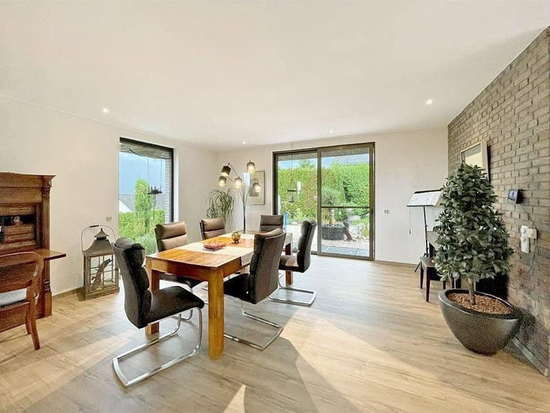 Prodej domu 224 m², pozemek 1.166 m², Winden, Porýní-Falc Prodej domu 224 m², pozemek 1.166 m², Winden, Porýní-Falc