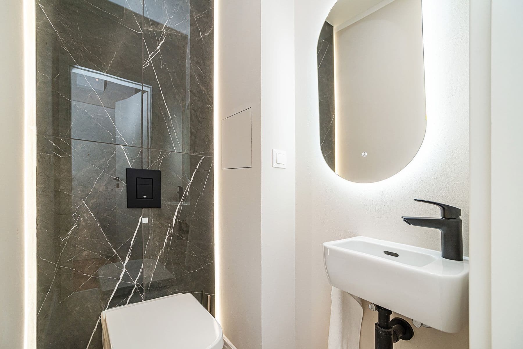 Prodej bytu 1+kk 35 m², Pobřežní, Praha, Praha Prodej bytu 1+kk 35 m², Pobřežní, Praha, Praha