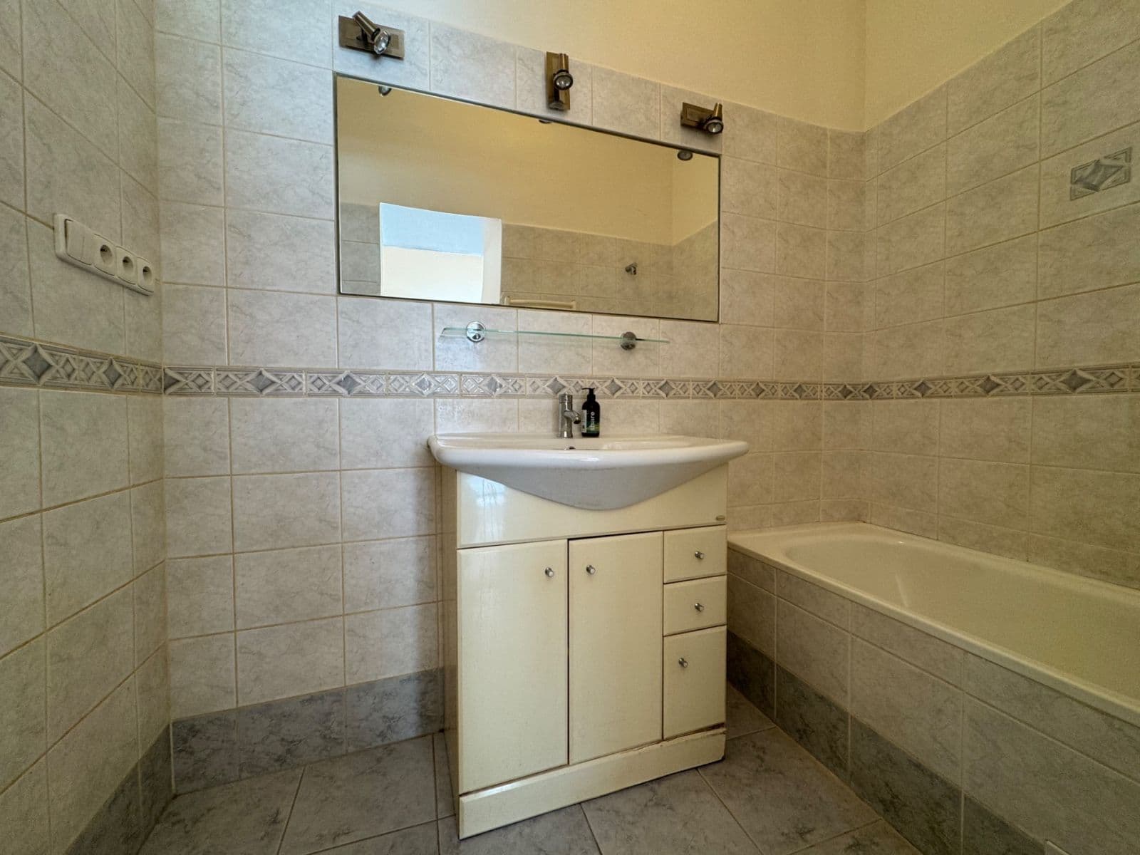 Pronájem bytu 1+1 46 m², Písecká, Praha, Praha Pronájem bytu 1+1 46 m², Písecká, Praha, Praha