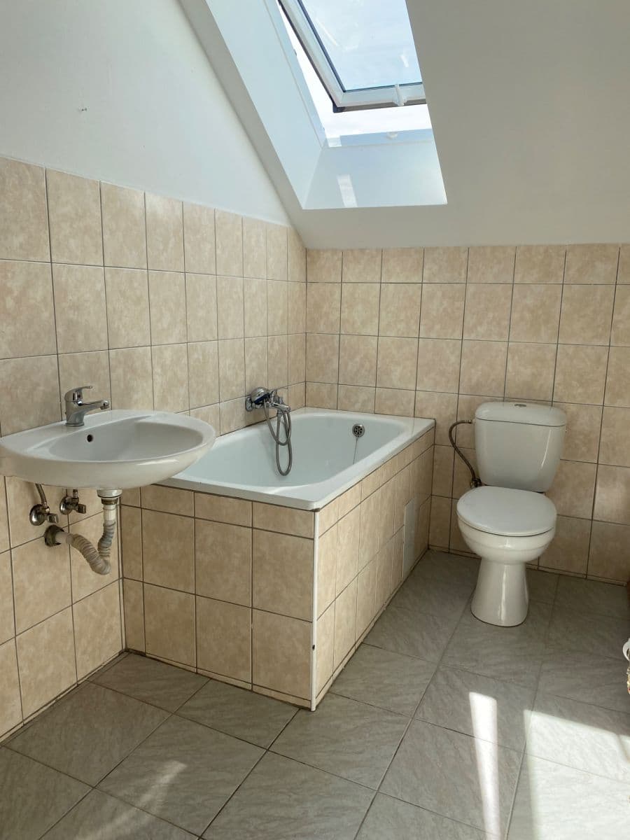 Pronájem bytu 3+1 104 m², Tovární, Dubí, Ústecký kraj Pronájem bytu 3+1 104 m², Tovární, Dubí, Ústecký kraj
