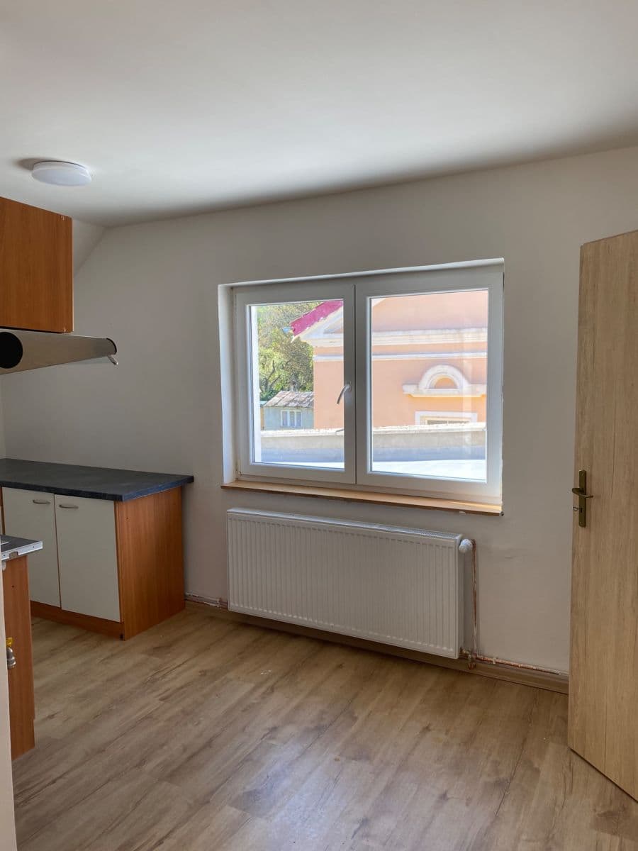 Pronájem bytu 3+1 104 m², Tovární, Dubí, Ústecký kraj Pronájem bytu 3+1 104 m², Tovární, Dubí, Ústecký kraj