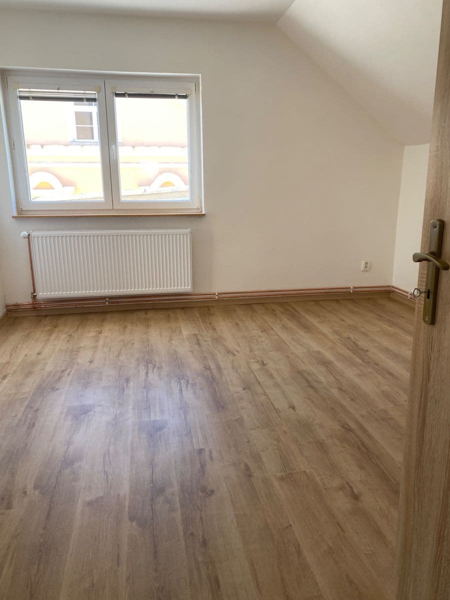 Pronájem bytu 3+1 104 m², Tovární, Dubí, Ústecký kraj Pronájem bytu 3+1 104 m², Tovární, Dubí, Ústecký kraj