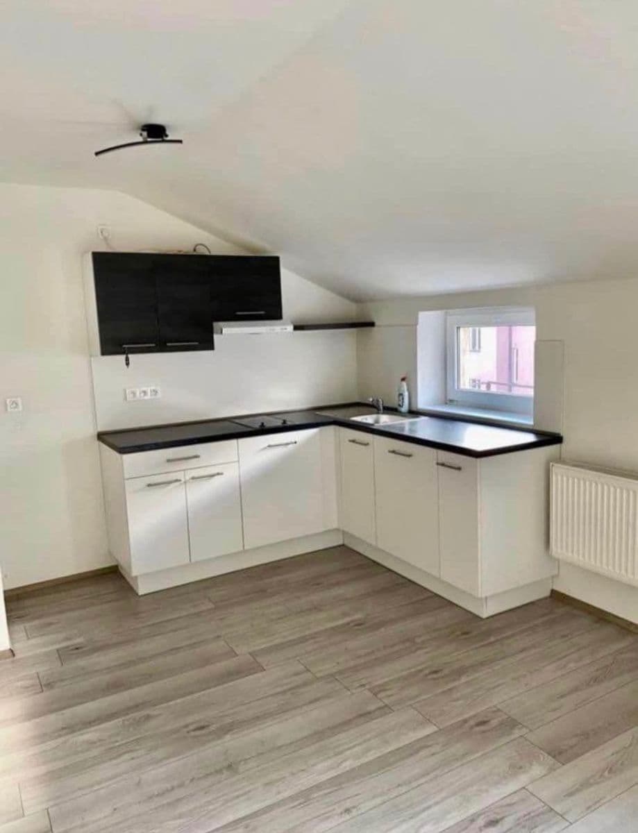 Pronájem bytu 1+kk 39 m², Západní, Karlovy Vary, Karlovarský kraj Pronájem bytu 1+kk 39 m², Západní, Karlovy Vary, Karlovarský kraj